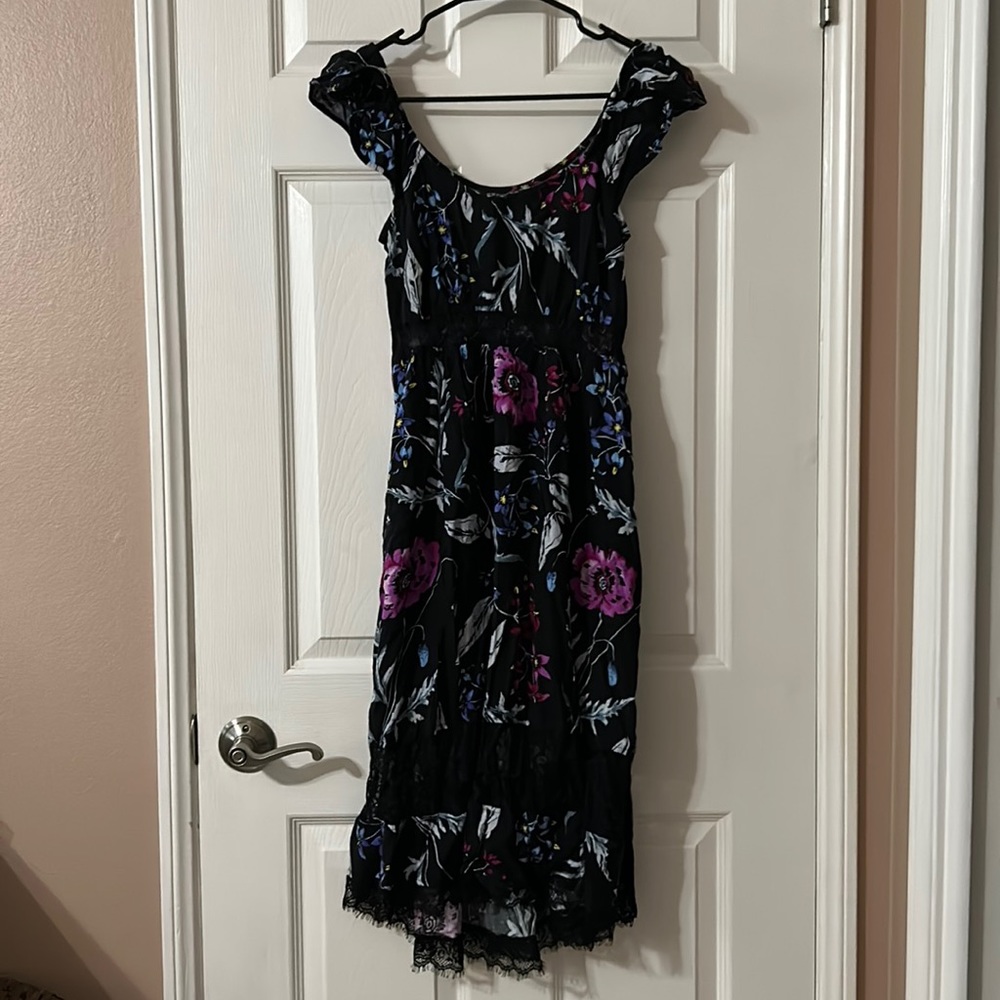 Express Black Tropical Floral Lace Panel Express Midi Dress w/ Cap Sleeves